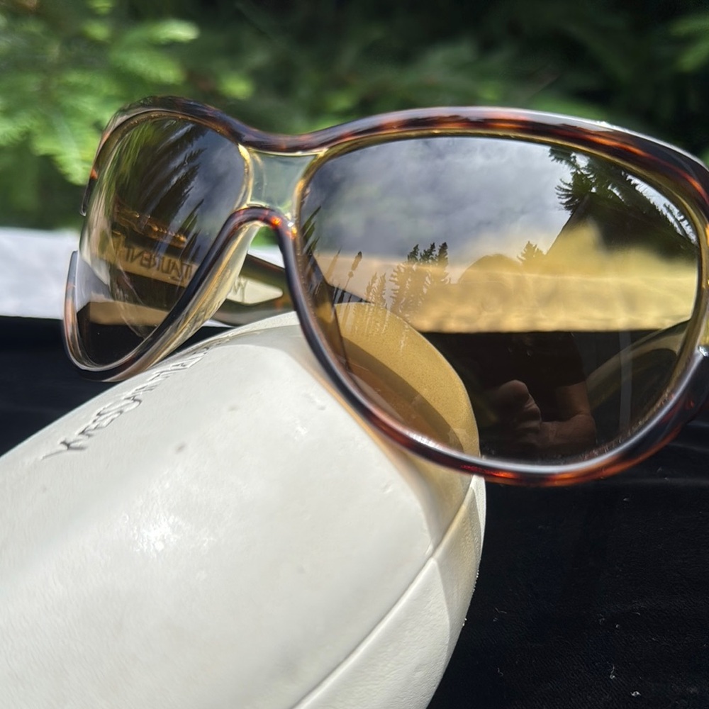 VTG Yves Saint Laurent Tortoise Shell and Gold woman’s Sunglasses with Case - Picture 2 of 8